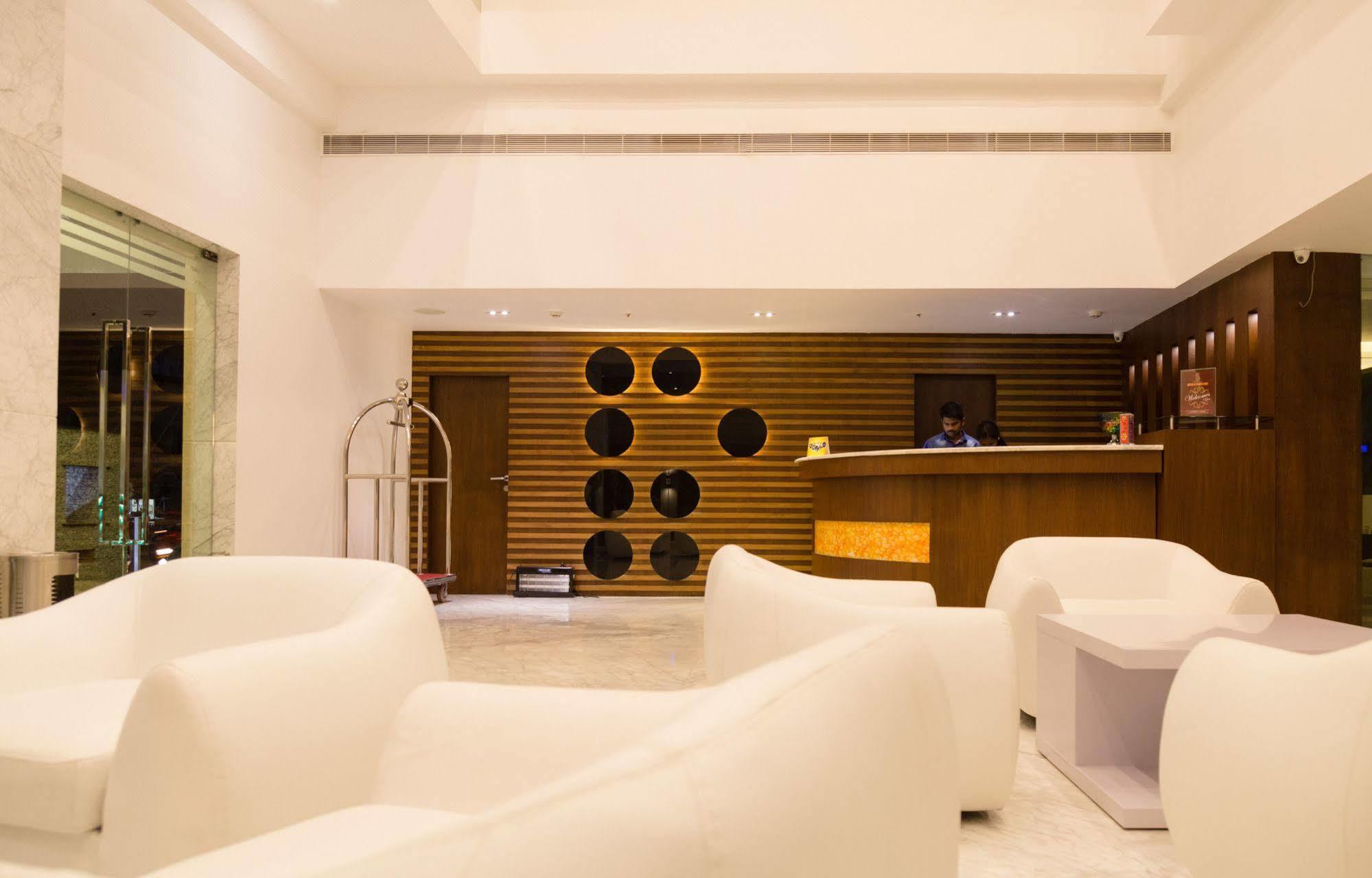 Hotel Le Temps Fort Tiruchirappalli Extérieur photo